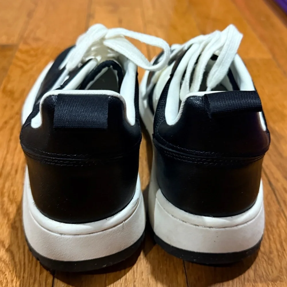 NEW Men Wild Fable Black and White Sneakers size 8.5